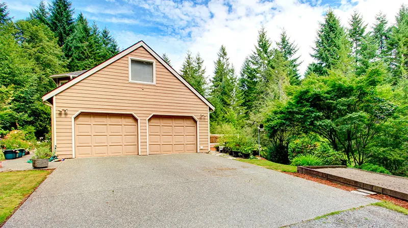 Driveway and garage parking to consider when buying a home